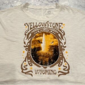 SOCIAL CULTURE Yellowstone Wyoming Graphic Cropped Tee Shirt Top Crew Neck Small